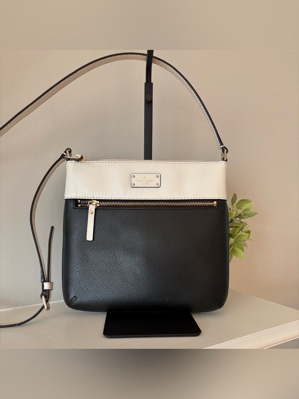 KATE SPADE - Black and Cream Crossbody Bag